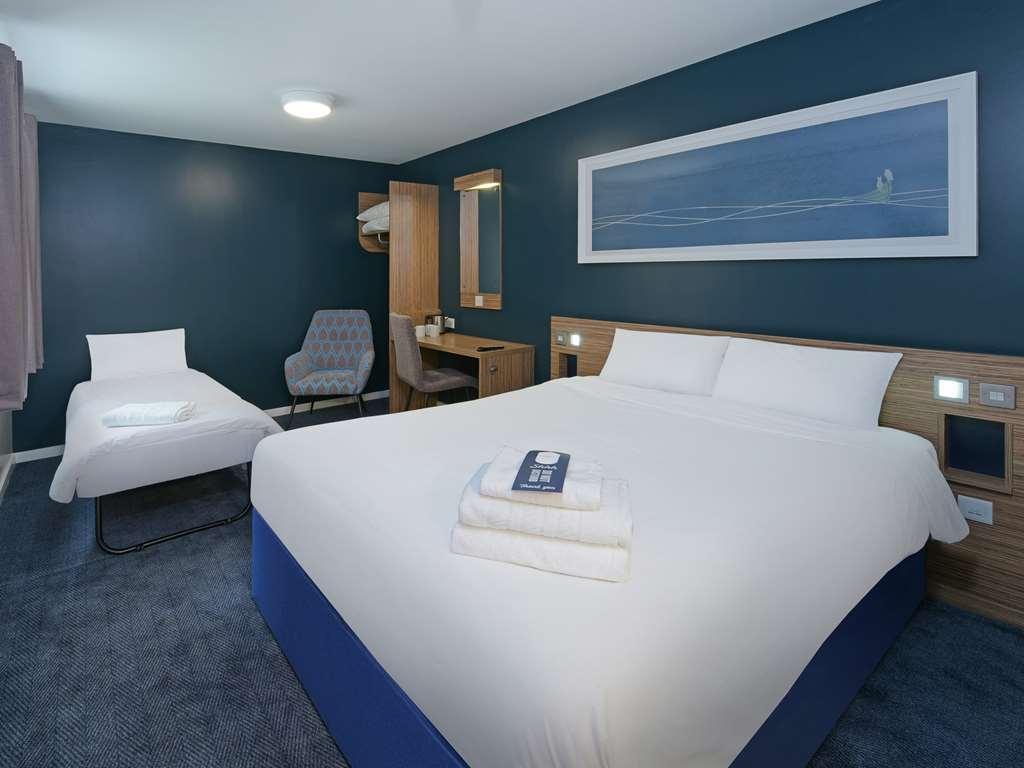 Travelodge London Central Bank Номер фото
