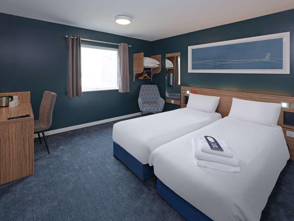 Travelodge London Central Bank Номер фото