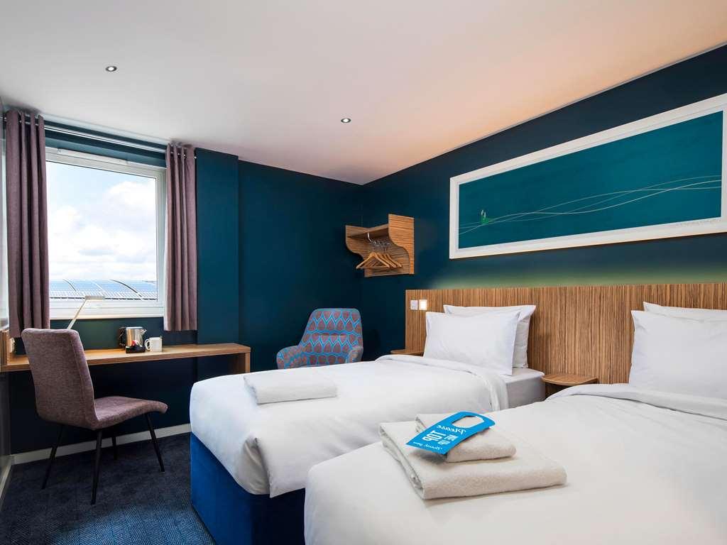 Travelodge London Central Bank Номер фото