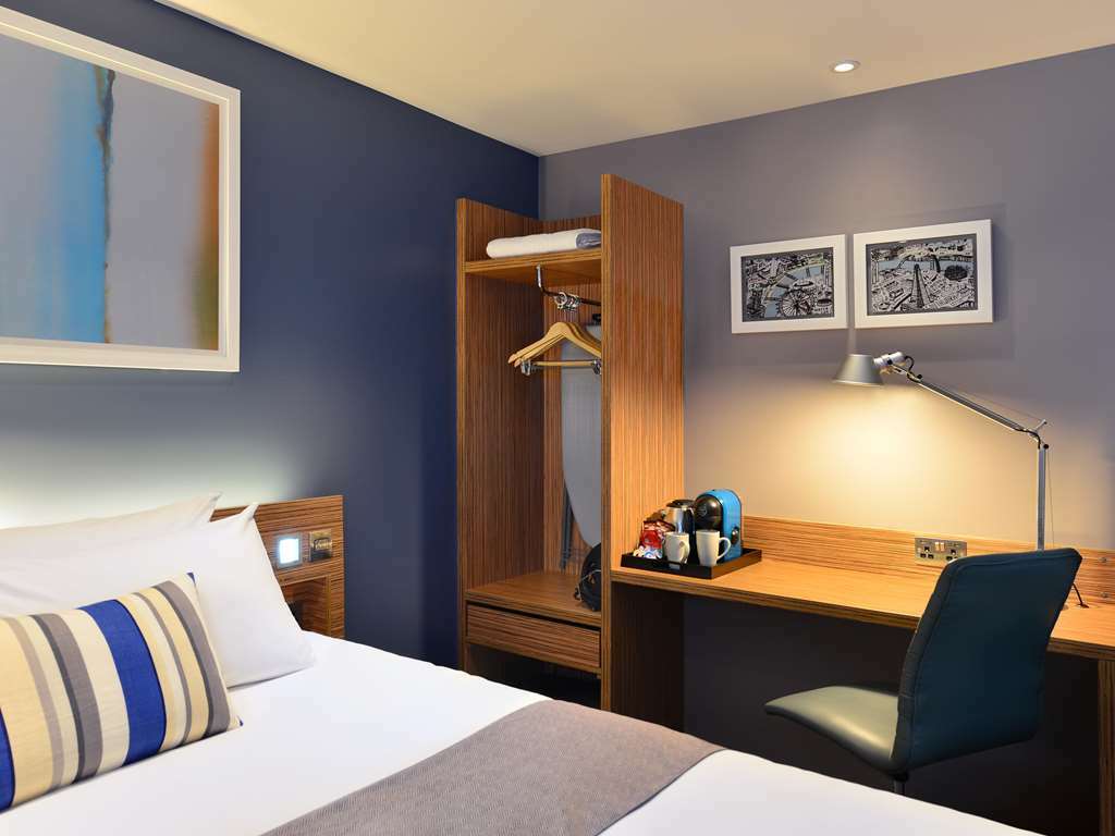 Travelodge London Central Bank Номер фото