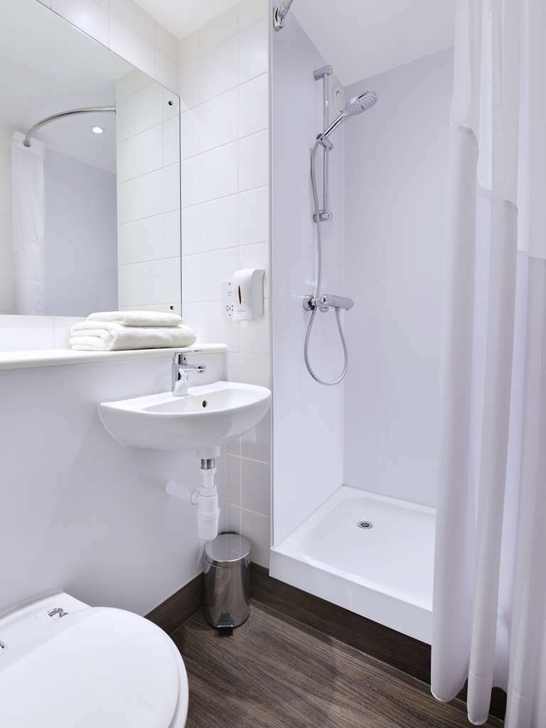 Travelodge London Central Bank Номер фото