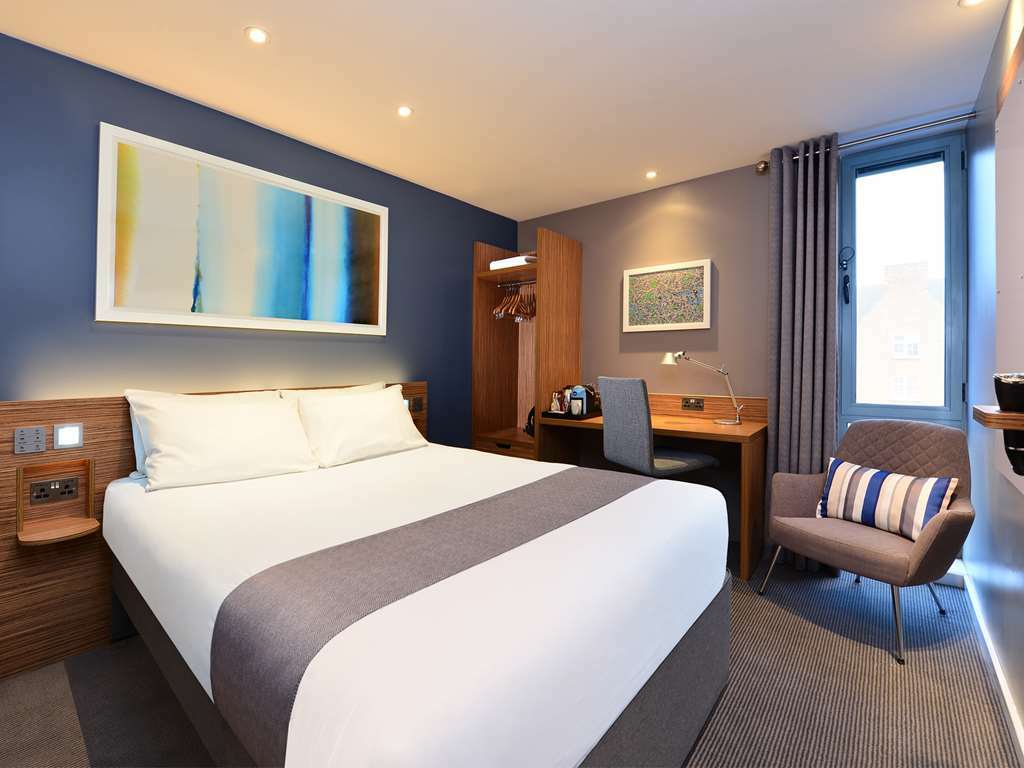 Travelodge London Central Bank Номер фото