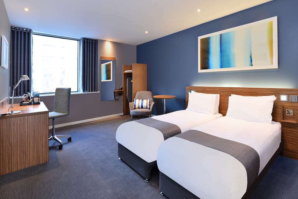 Travelodge London Central Bank Номер фото